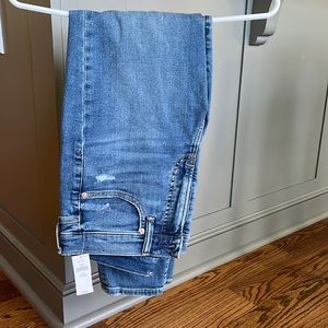 GAP NEW skinny high rise slightly distressed medium blue denim and perfect!!